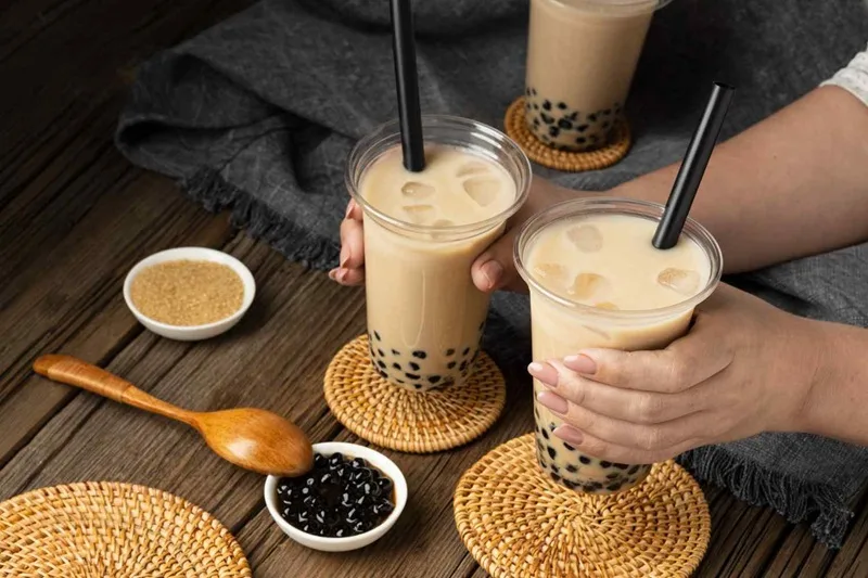 Lượng calo trong trà sữa thay đổi đáng kể dựa trên loại topping và mức đường bạn chọn.