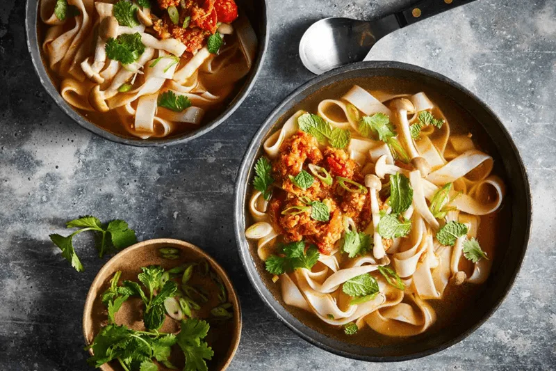 Khao Soi – Đặc sản mì cà ri béo thơm, điểm nhấn ẩm thực không thể bỏ qua tại miền Bắc Thái Lan.