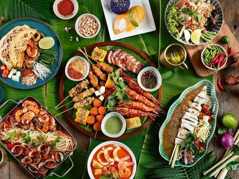 Ẩm thực Thái Lan nổi tiếng nhờ sự hòa quyện tinh tế giữa các tầng hương vị chua, cay, mặn, ngọt.