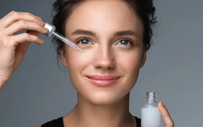 BHA (Salicylic Acid) hỗ trợ làm sạch sâu bã nhờn và tế bào chết trong lỗ chân lông.